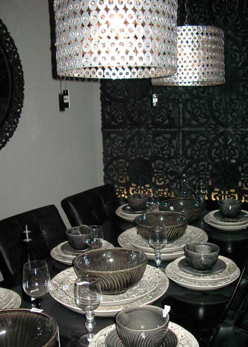 Lestenci, cvetje in posode - decor Horeca